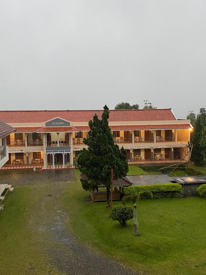 Hotel Puspa Sari 塞亚特 外观 照片