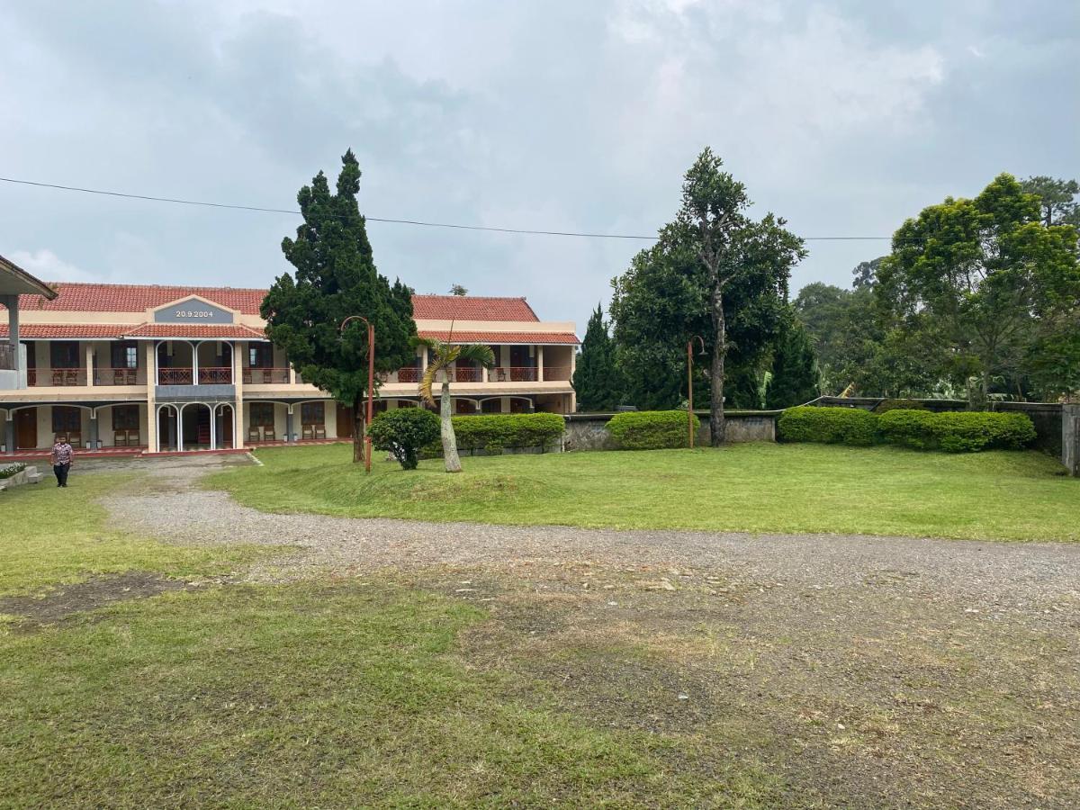 Hotel Puspa Sari 塞亚特 外观 照片