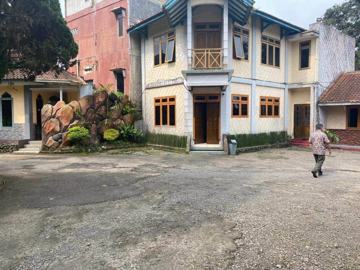 Hotel Puspa Sari 塞亚特 外观 照片